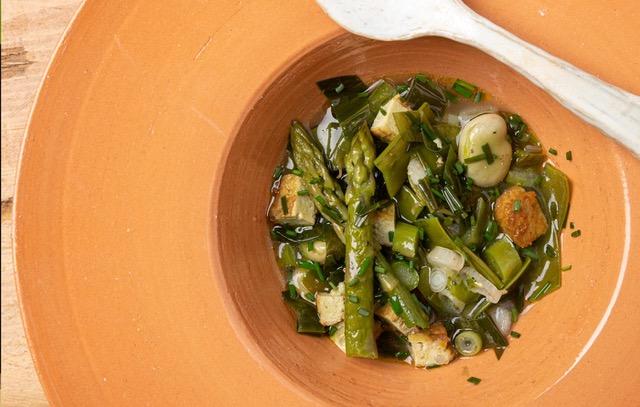 Bouillon à l’ail des ours et tofu 