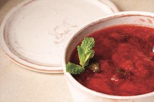 Confiture express de fraise à la menthe
