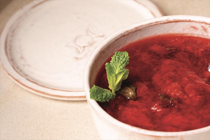 Confiture express de fraise à la menthe