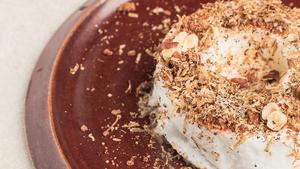 Île flottante inversée aux truffes & noisettes
